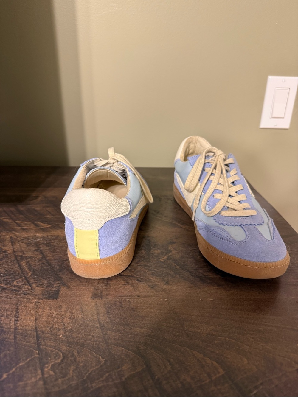 Sneakers - Picture 3 of 6
